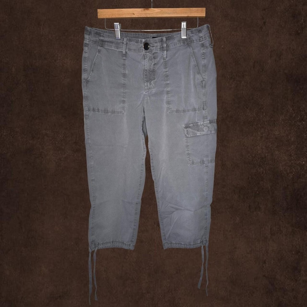 DKNY Cargo Capri Pants